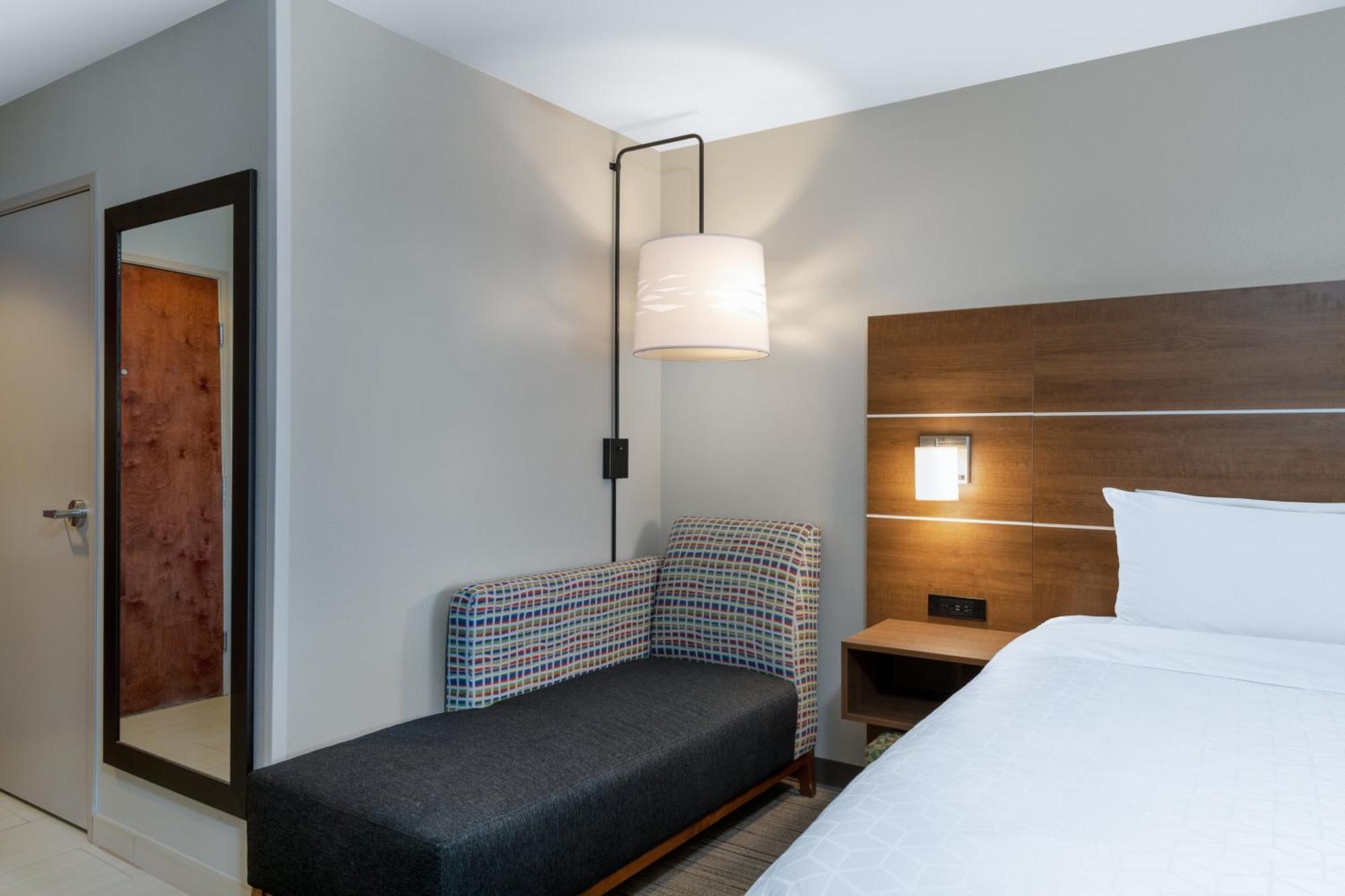 Holiday Inn Express & Suites Colorado Springs-Airport By Ihg Экстерьер фото